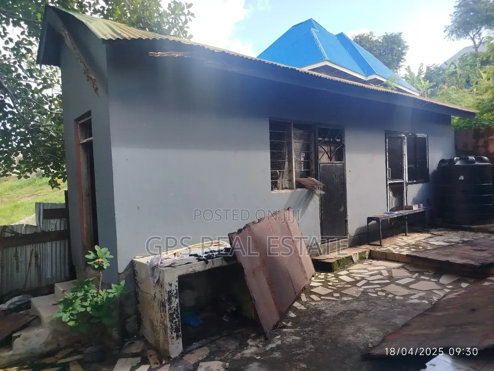 9bdrm Apartment in Kibamba Kwa Mangi, Kinondoni for sale