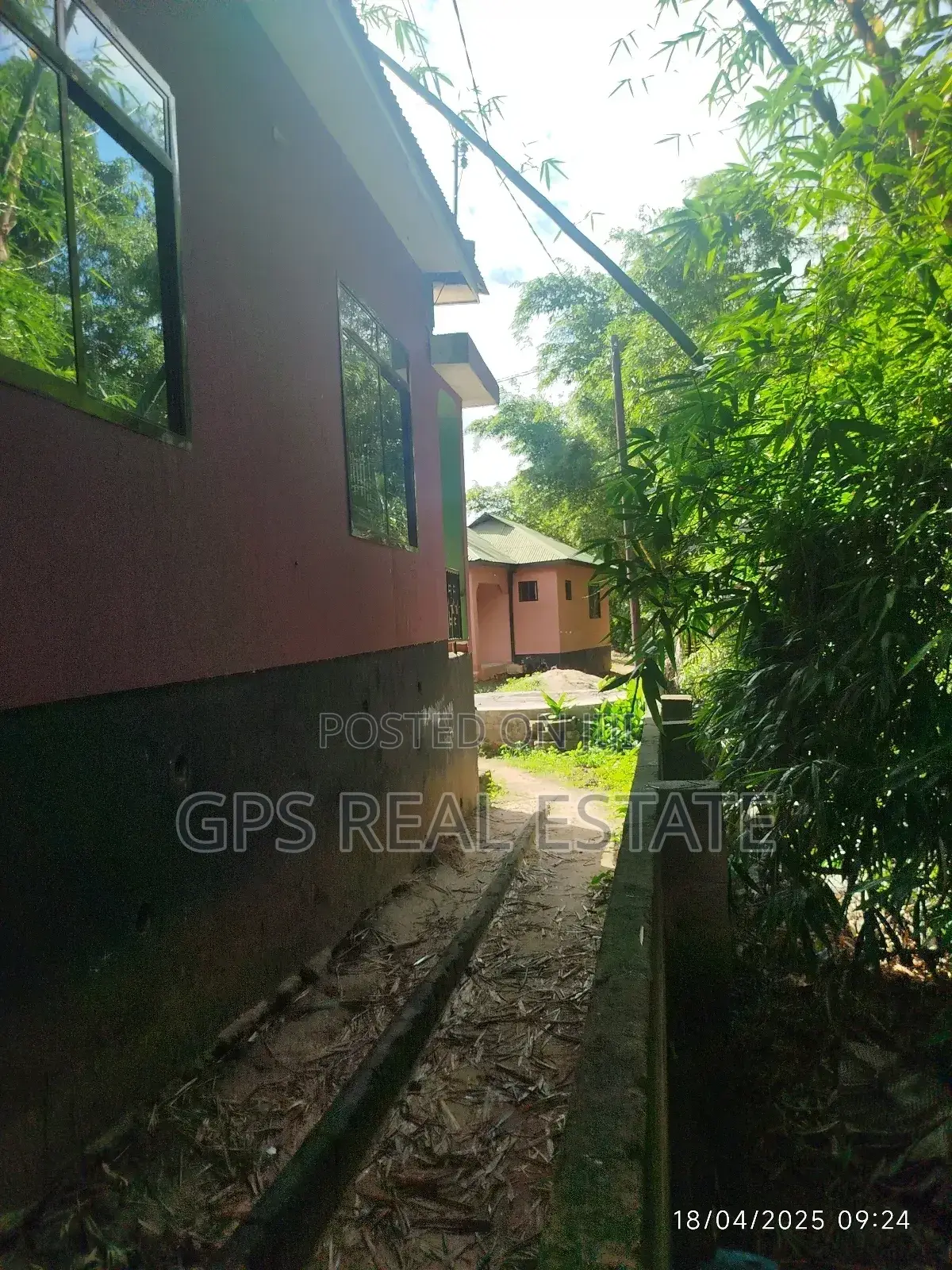 9bdrm Apartment in Kibamba Kwa Mangi, Kinondoni for sale