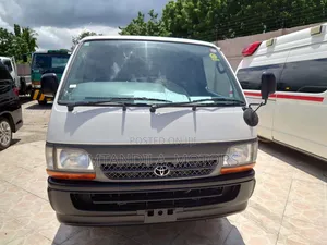 Toyota HiAce 2000 White