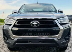 Toyota Hilux 2023 Gray