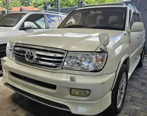 Toyota Land Cruiser 2001 White