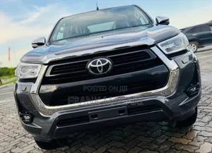 Toyota Hilux 2023 Gray