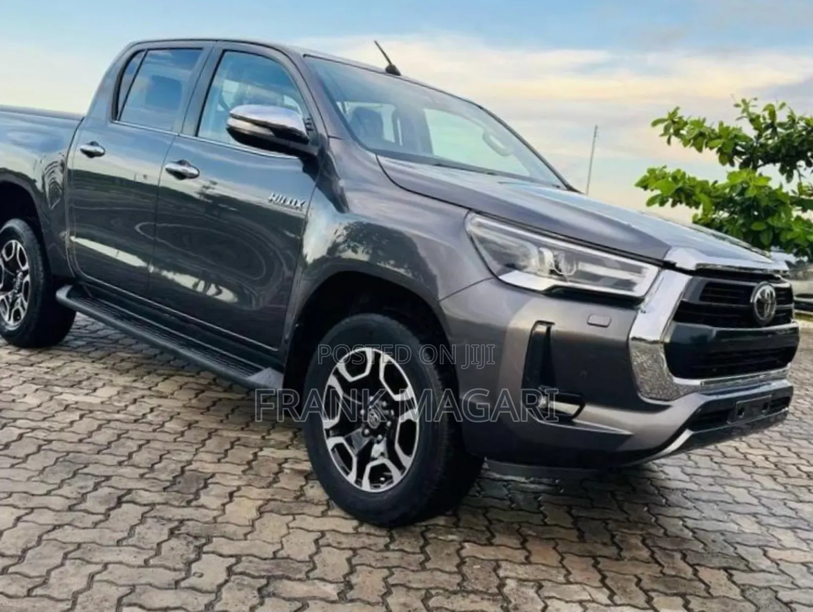Toyota Hilux 2023 Gray