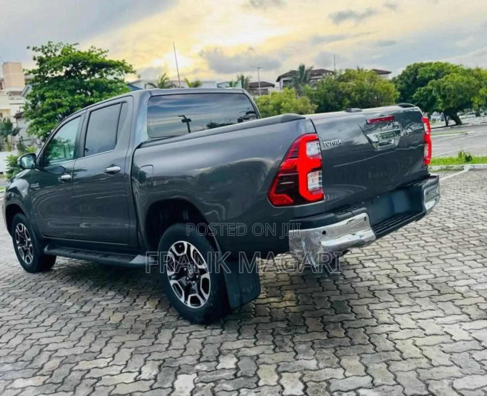 Toyota Hilux 2023 Gray