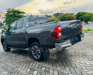 Toyota Hilux 2023 Gray