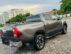 Toyota Hilux 2023 Gray