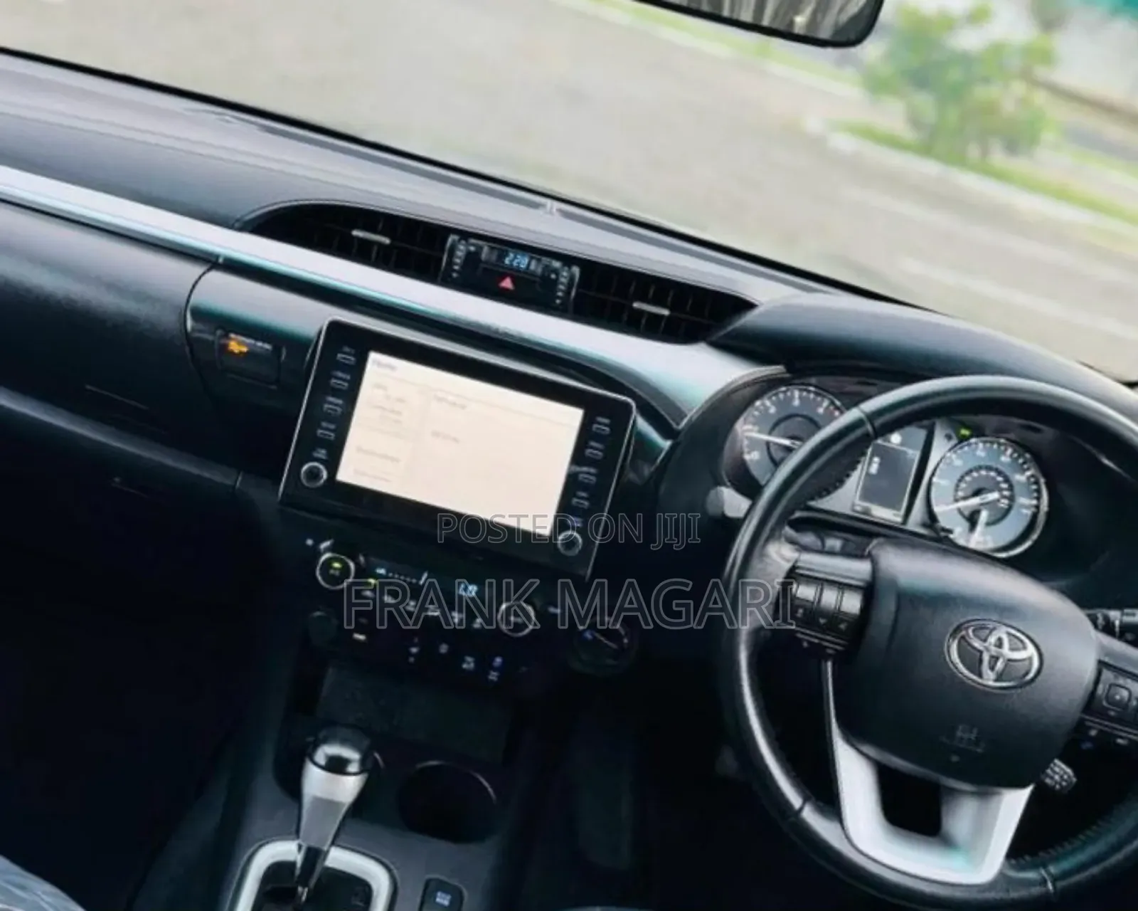 Toyota Hilux 2023 Gray