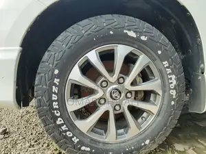 Toyota Land Cruiser 2010 White