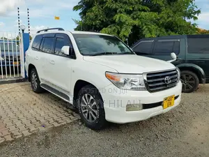 Toyota Land Cruiser 2010 White
