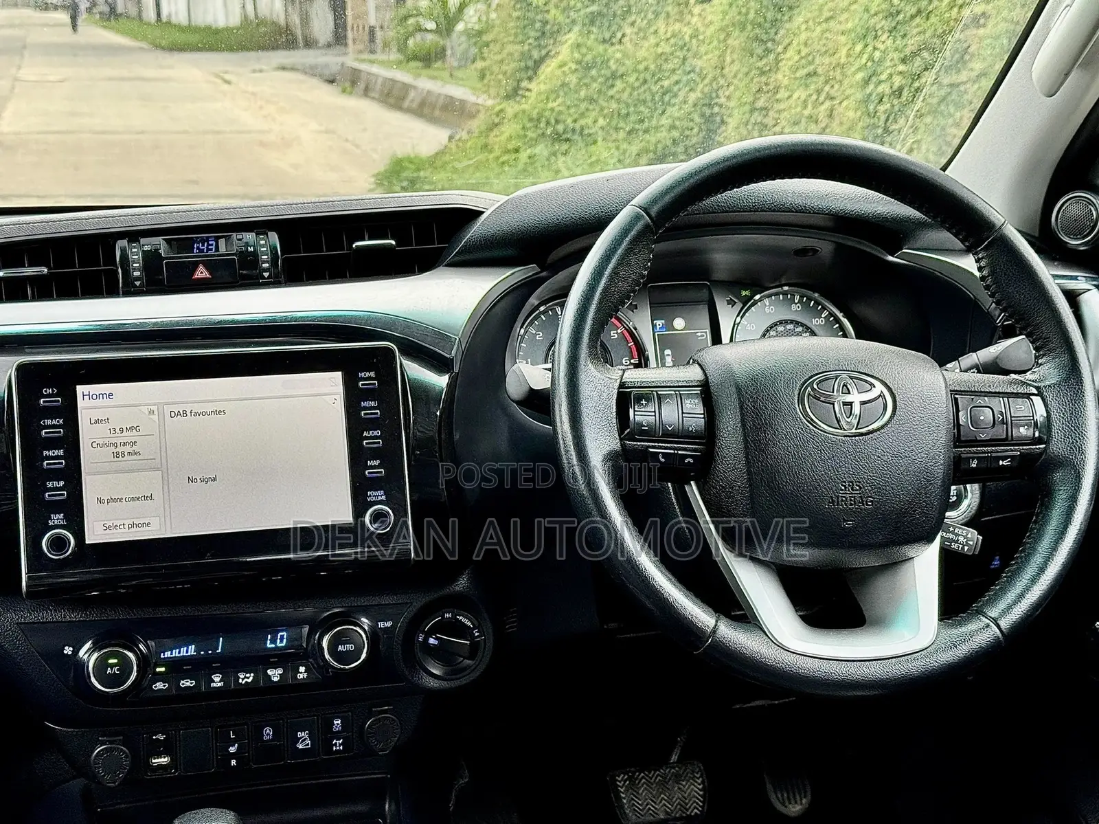 Toyota Hilux 2023 Gray