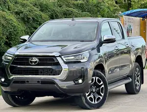 Toyota Hilux 2023 Gray