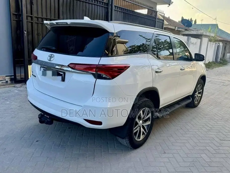 Toyota Fortuner 2018 White