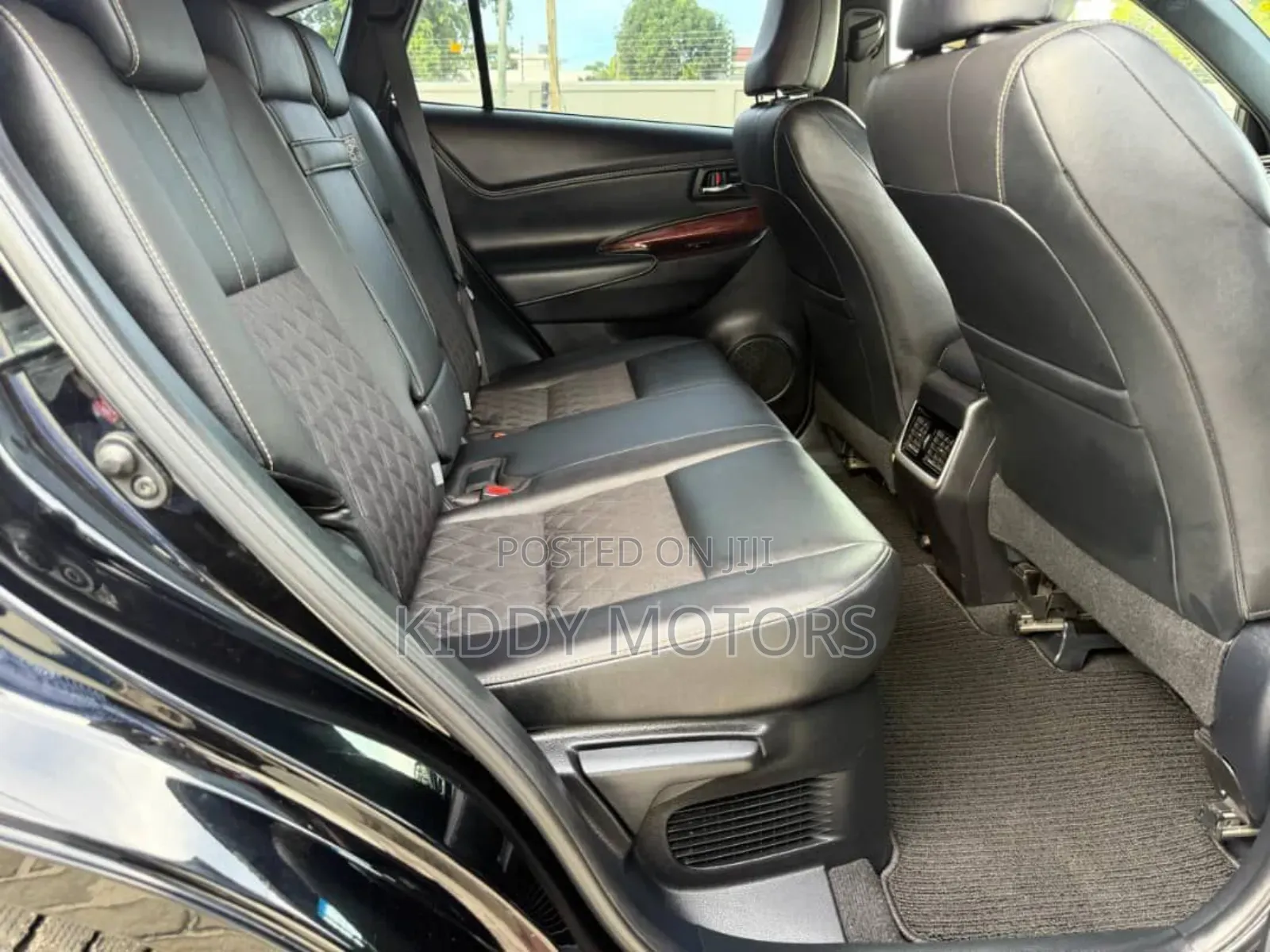 Toyota Harrier 2.0 4WD 2015 Black