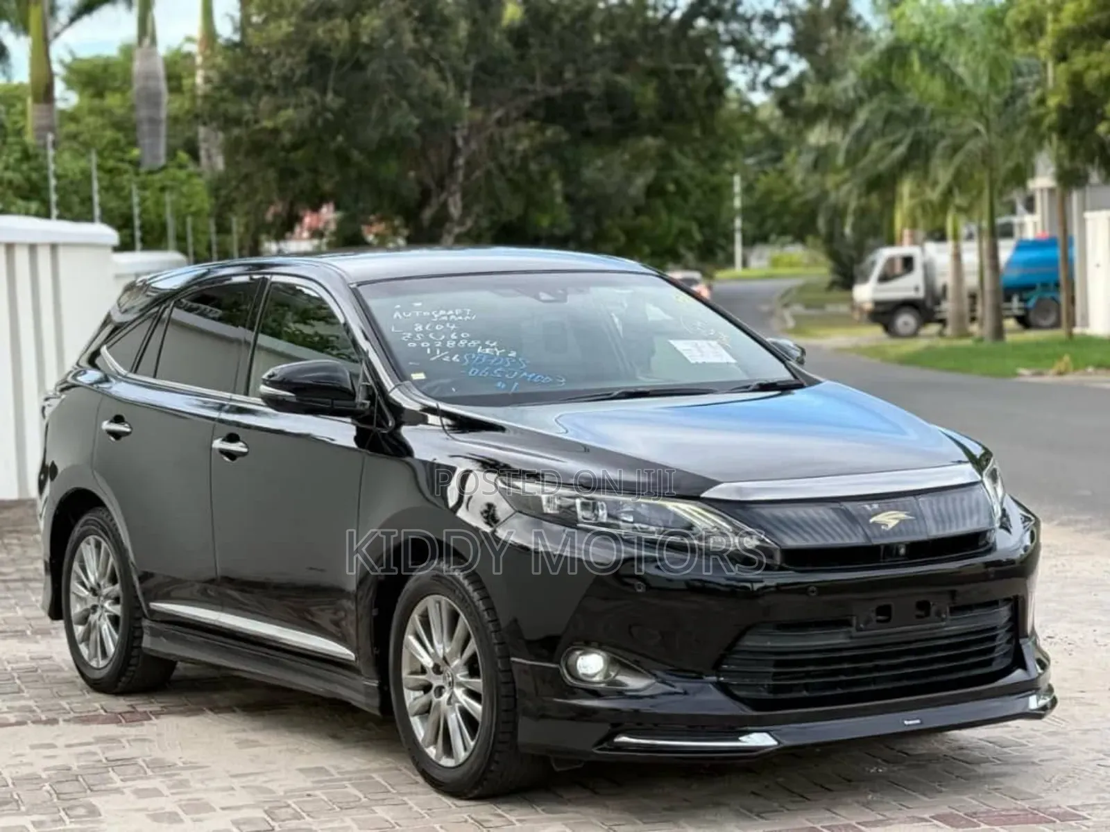 Toyota Harrier 2.0 4WD 2015 Black