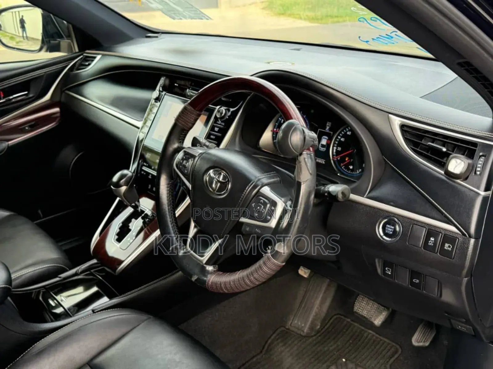 Toyota Harrier 2.0 4WD 2015 Black
