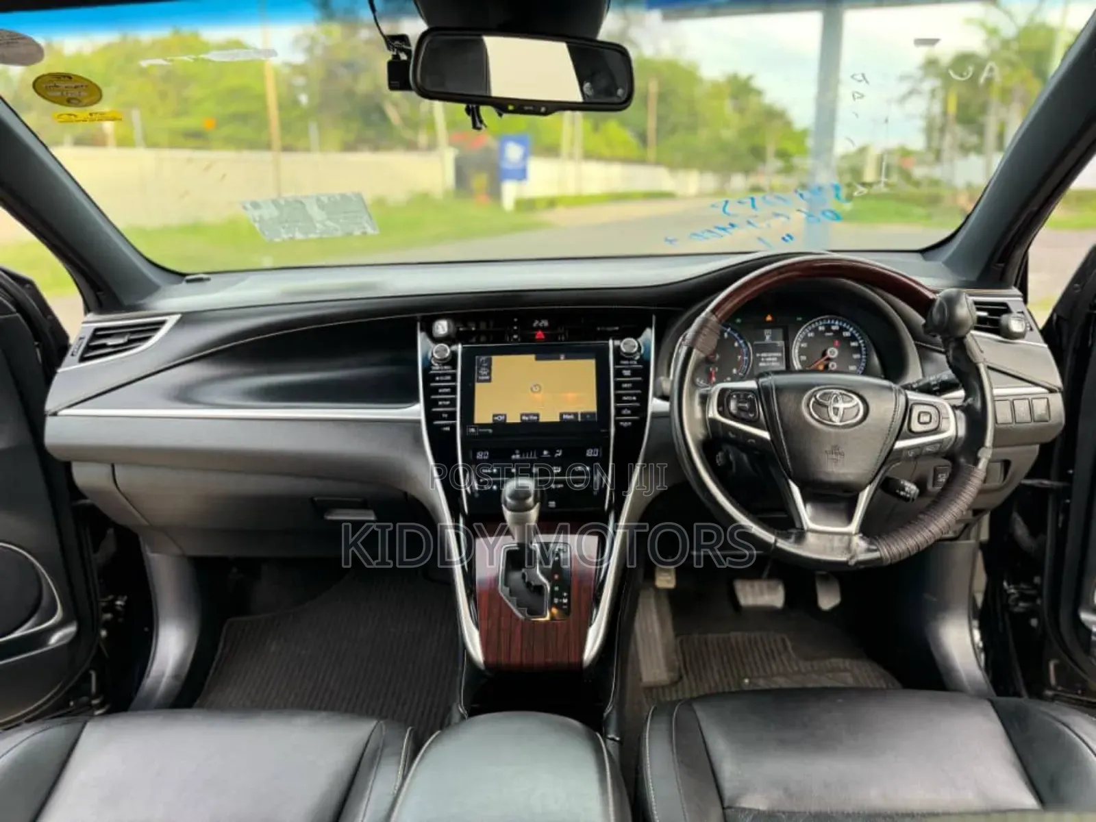 Toyota Harrier 2.0 4WD 2015 Black