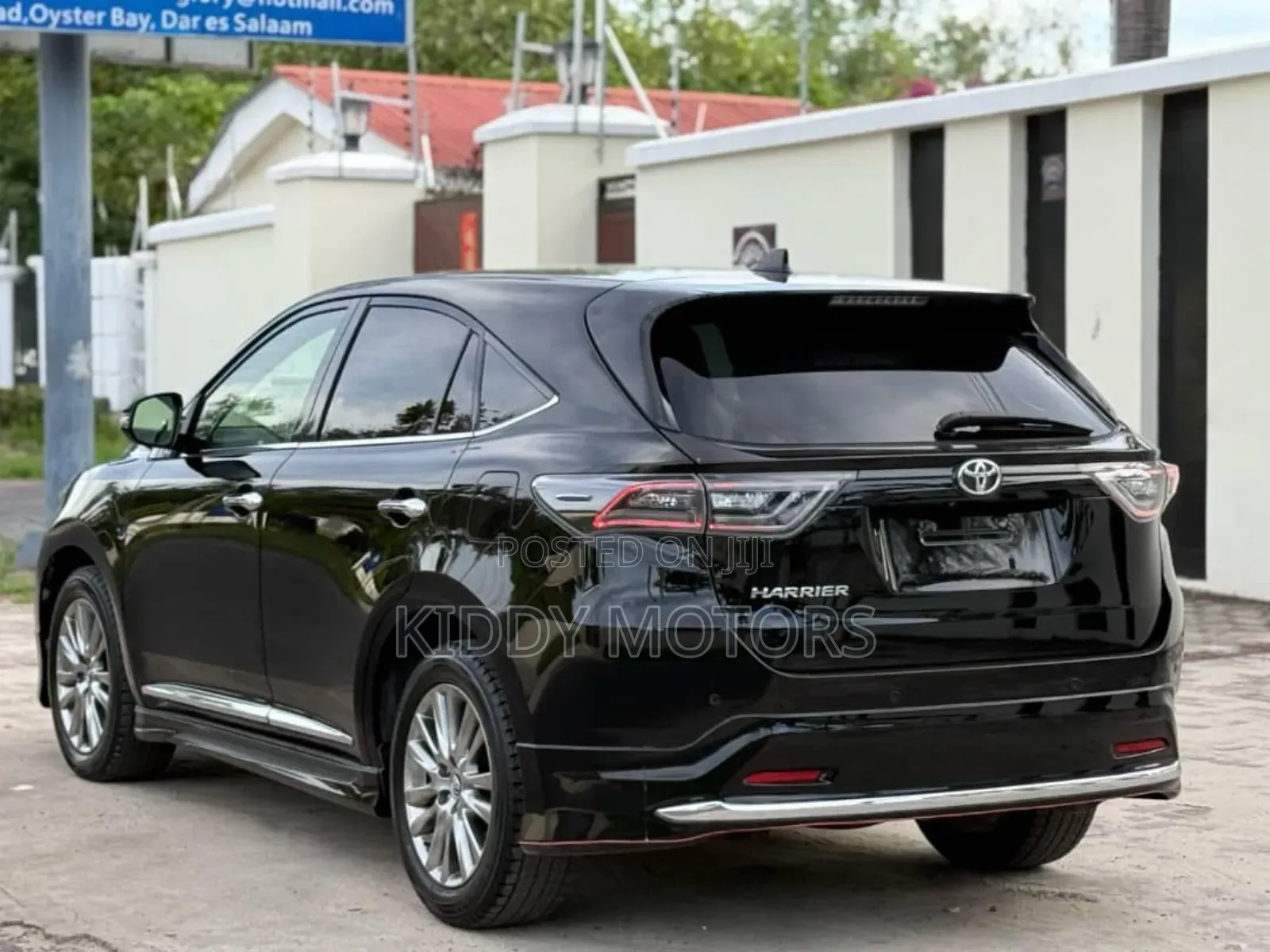 Toyota Harrier 2.0 4WD 2015 Black