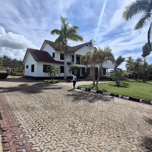 6bdrm House in Bahari Beach, Kunduchi for sale