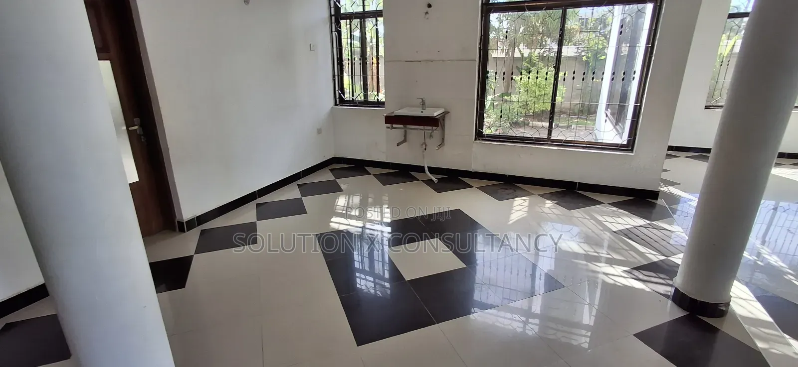 6bdrm House in Kunduchi for sale