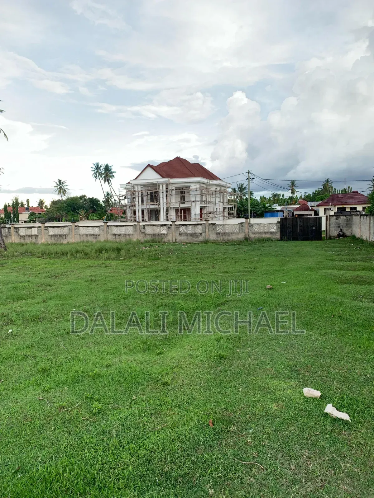 Kiwanja Kinauzwa Bahari Beach
