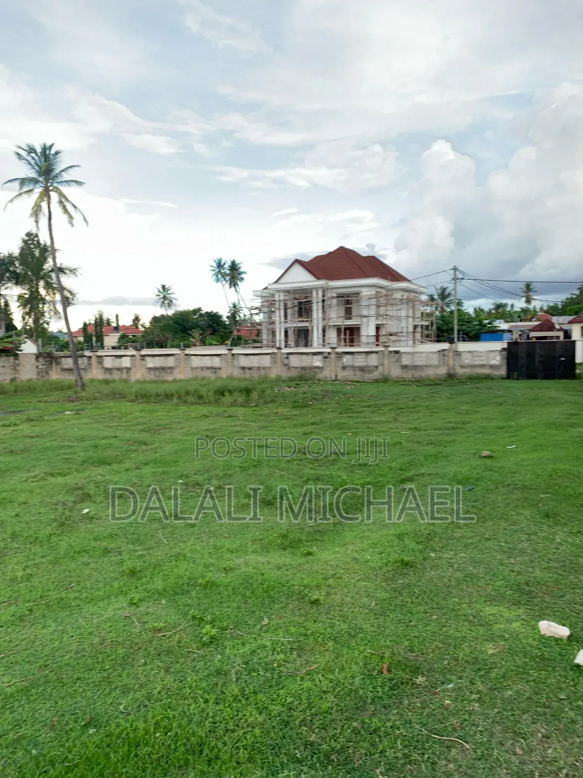 Kiwanja Kinauzwa Bahari Beach