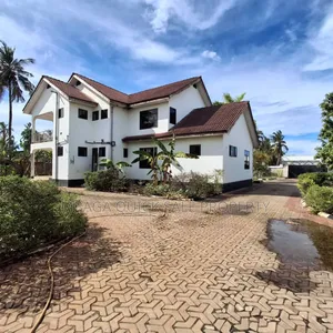 6bdrm House in Bahari Beach, Kunduchi for sale