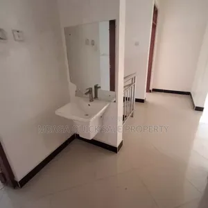 6bdrm House in Bahari Beach, Kunduchi for sale