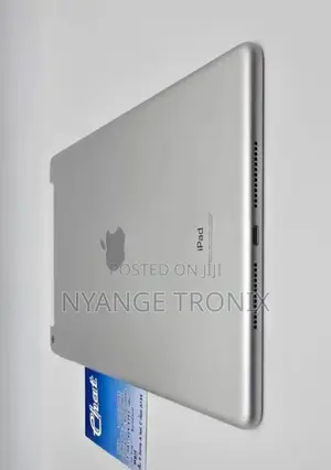 New Apple iPad 9.7 64 GB Silver
