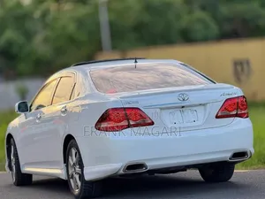 Toyota Crown 2009 White