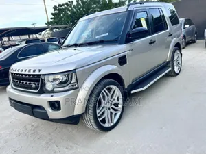 Land Rover Discovery 2016 Gold