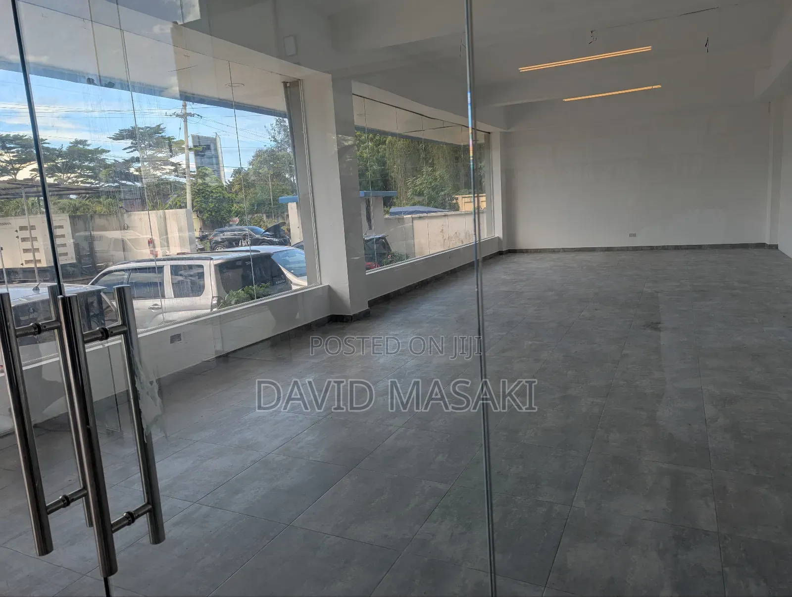 Showroom/Office on Gf for Rent in the Peninsula
