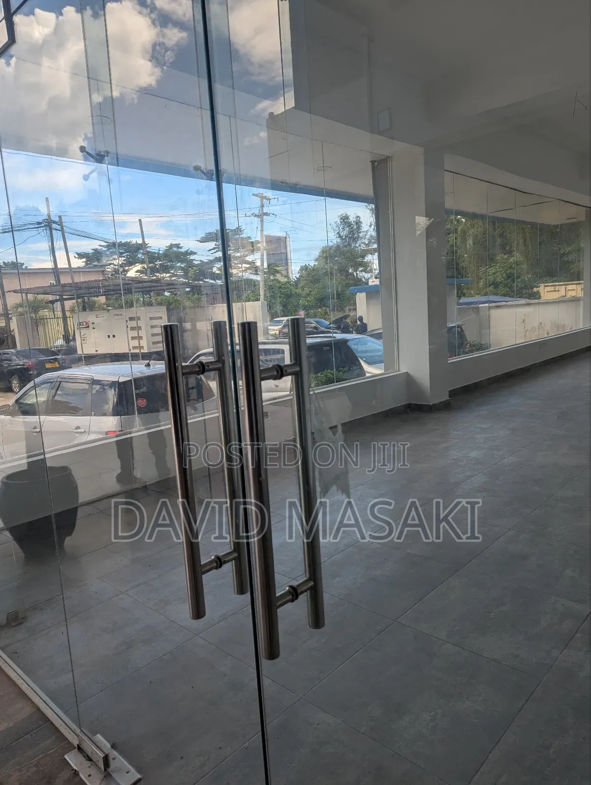 Showroom/Office on Gf for Rent in the Peninsula