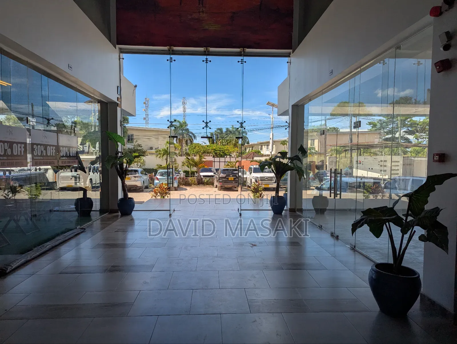 Showroom/Office on Gf for Rent in the Peninsula