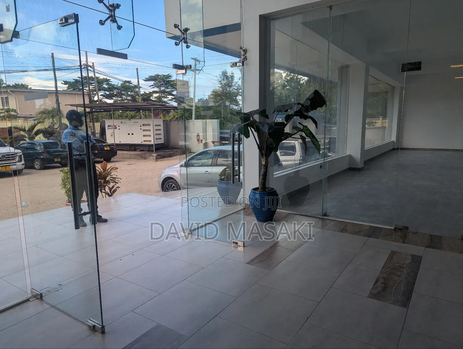 Showroom/Office on Gf for Rent in the Peninsula