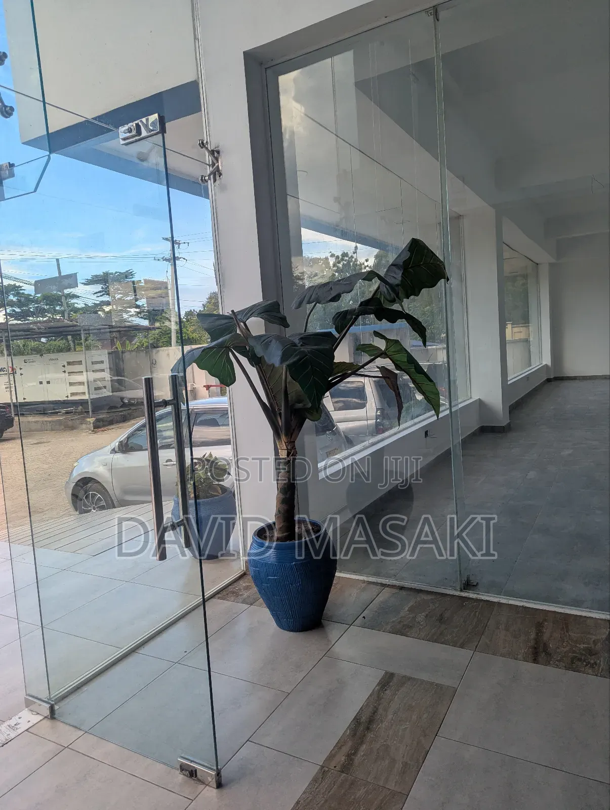 Showroom/Office on Gf for Rent in the Peninsula