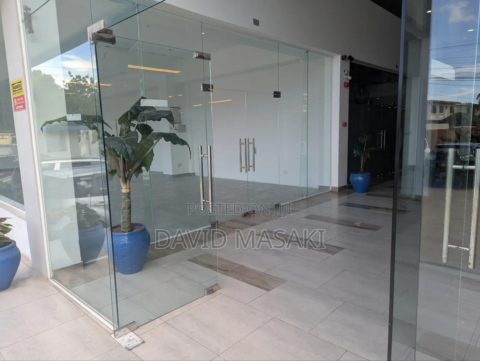 Showroom/Office on Gf for Rent in the Peninsula