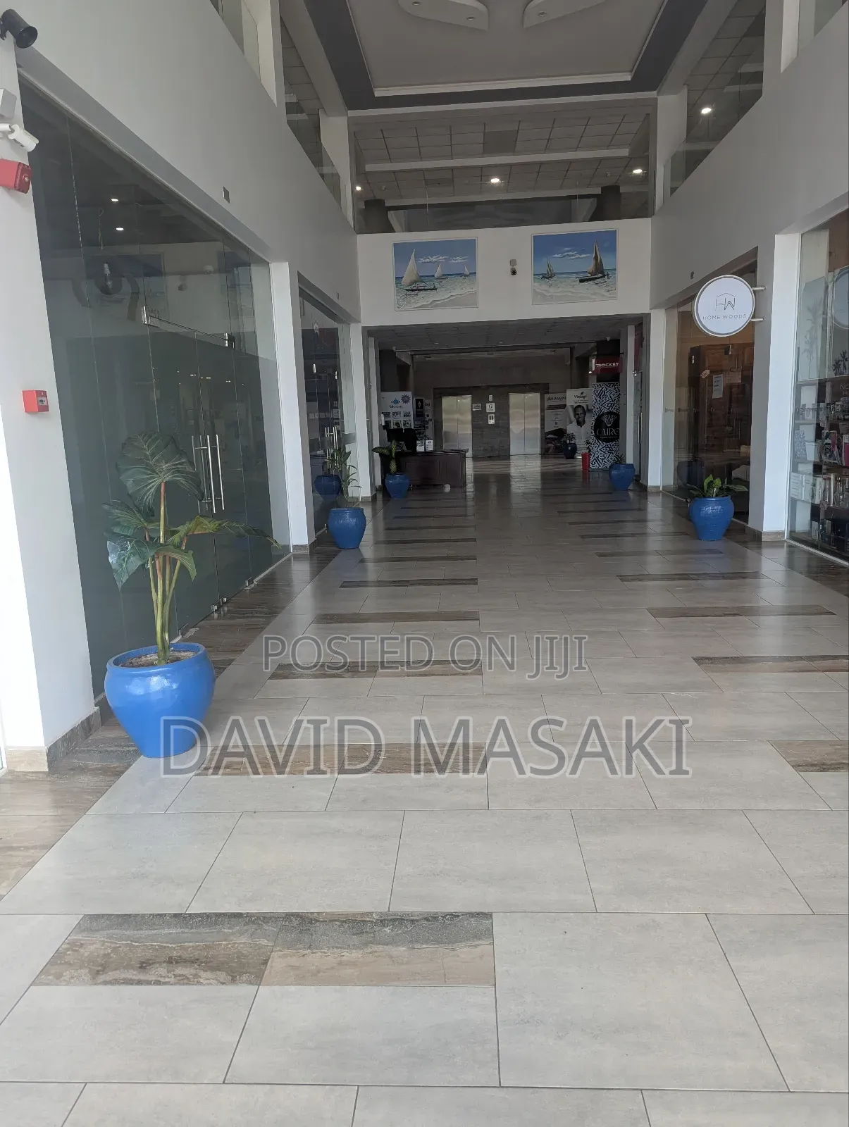 Showroom/Office on Gf for Rent in the Peninsula