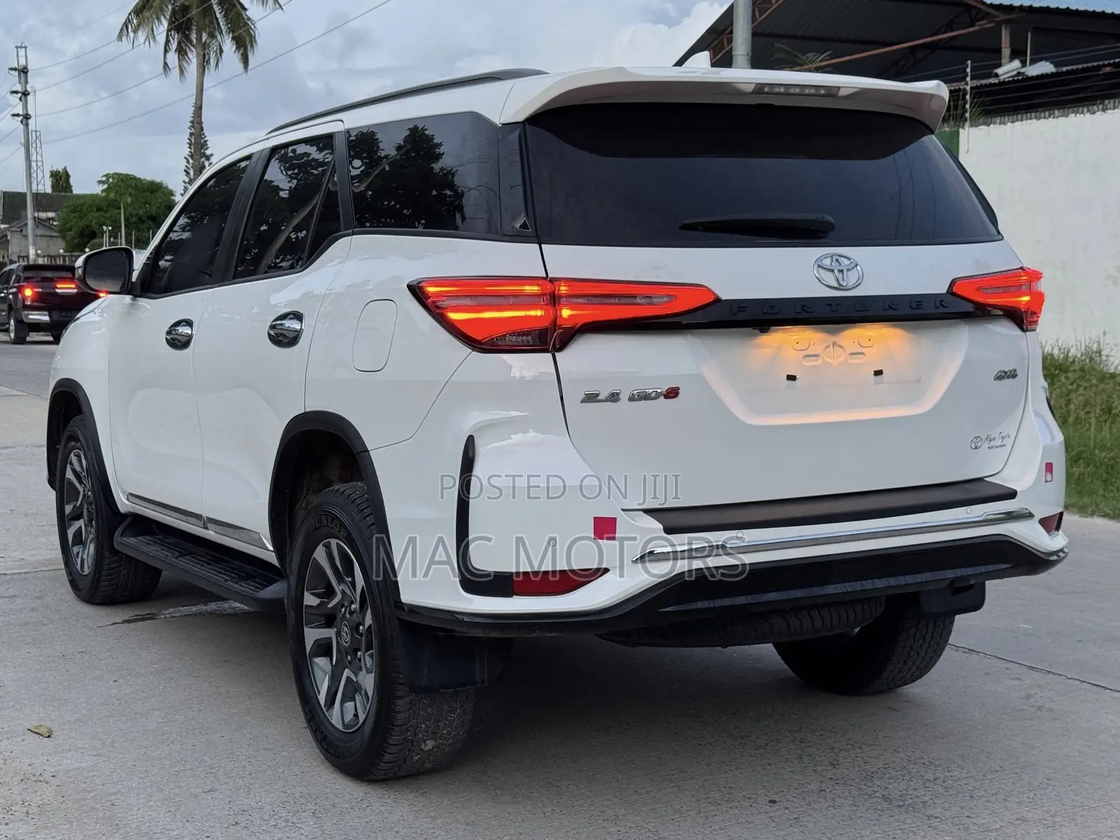 Toyota Fortuner 2.4 D AWD 2023 White