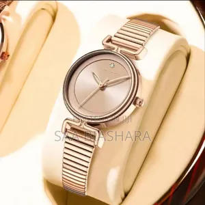 Hannah Martin Quartz Womens Watch Full Box Gold