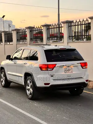 Jeep Cherokee 2010 White