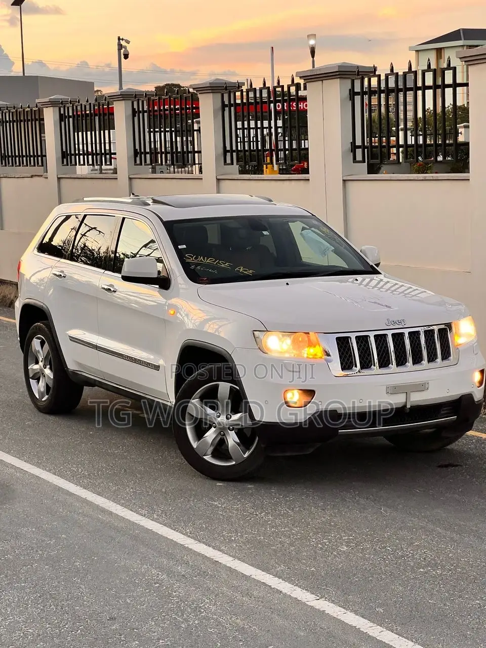 Jeep Cherokee 2010 White