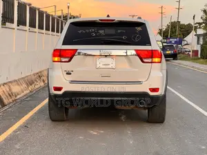 Jeep Cherokee 2010 White
