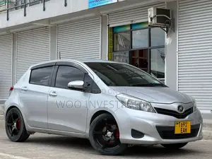 Toyota Vitz 2012 Silver