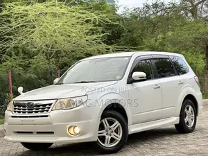 Subaru Forester 2011 Pearl