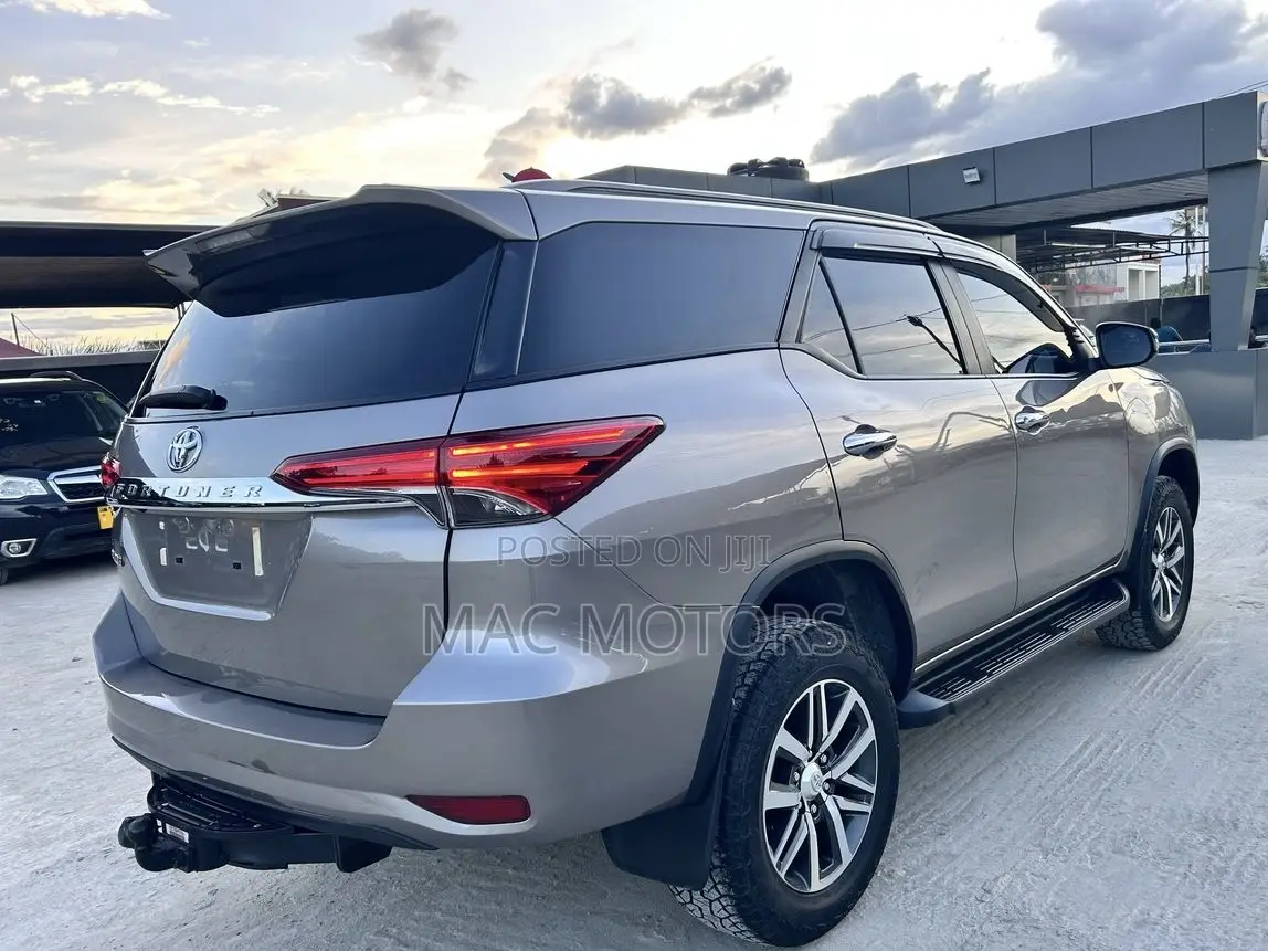 Toyota Fortuner 2.8 D AWD 2018 Gray