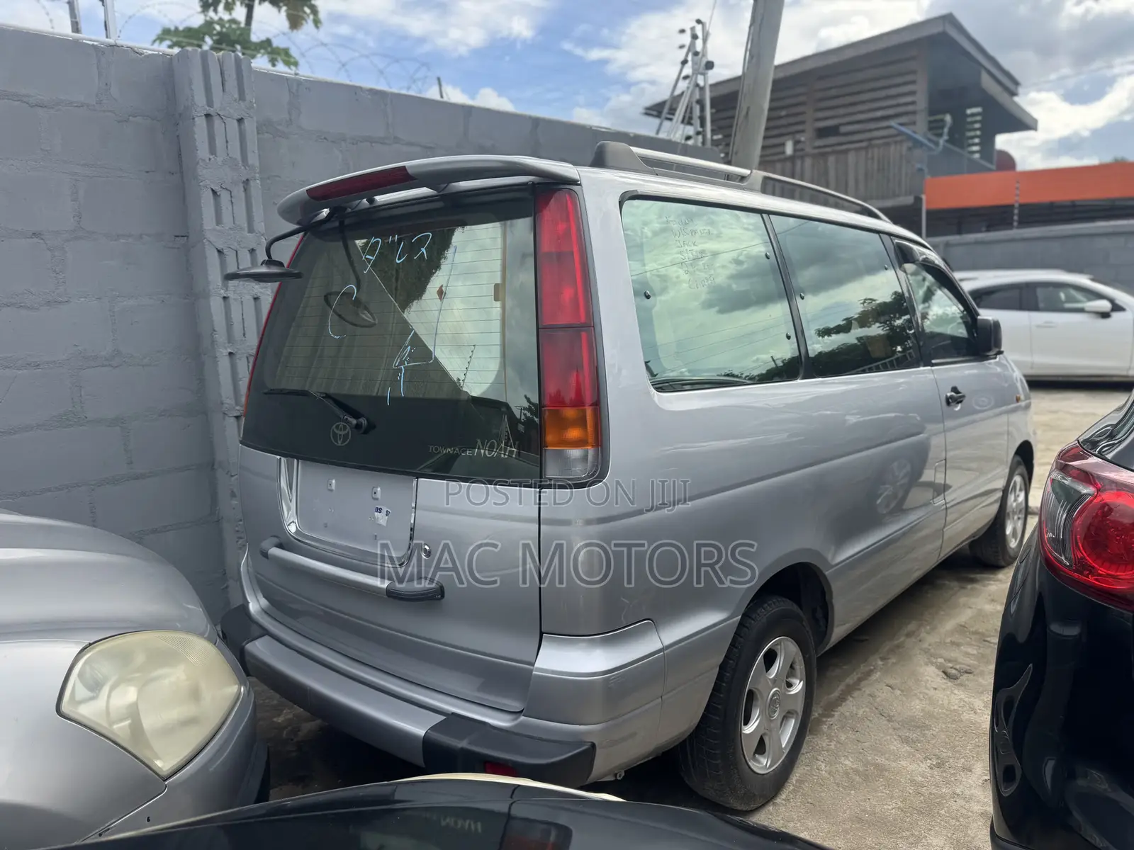 Toyota Noah 2001 Silver