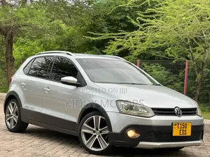 Volkswagen Polo 2011 Silver