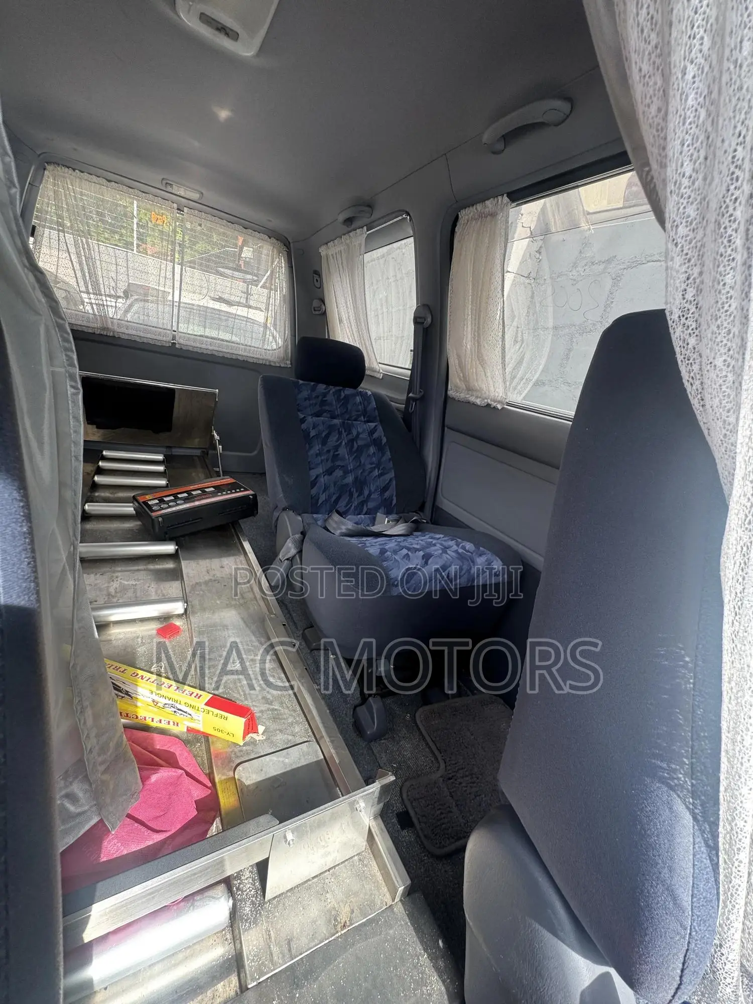 Toyota Noah 2001 Silver