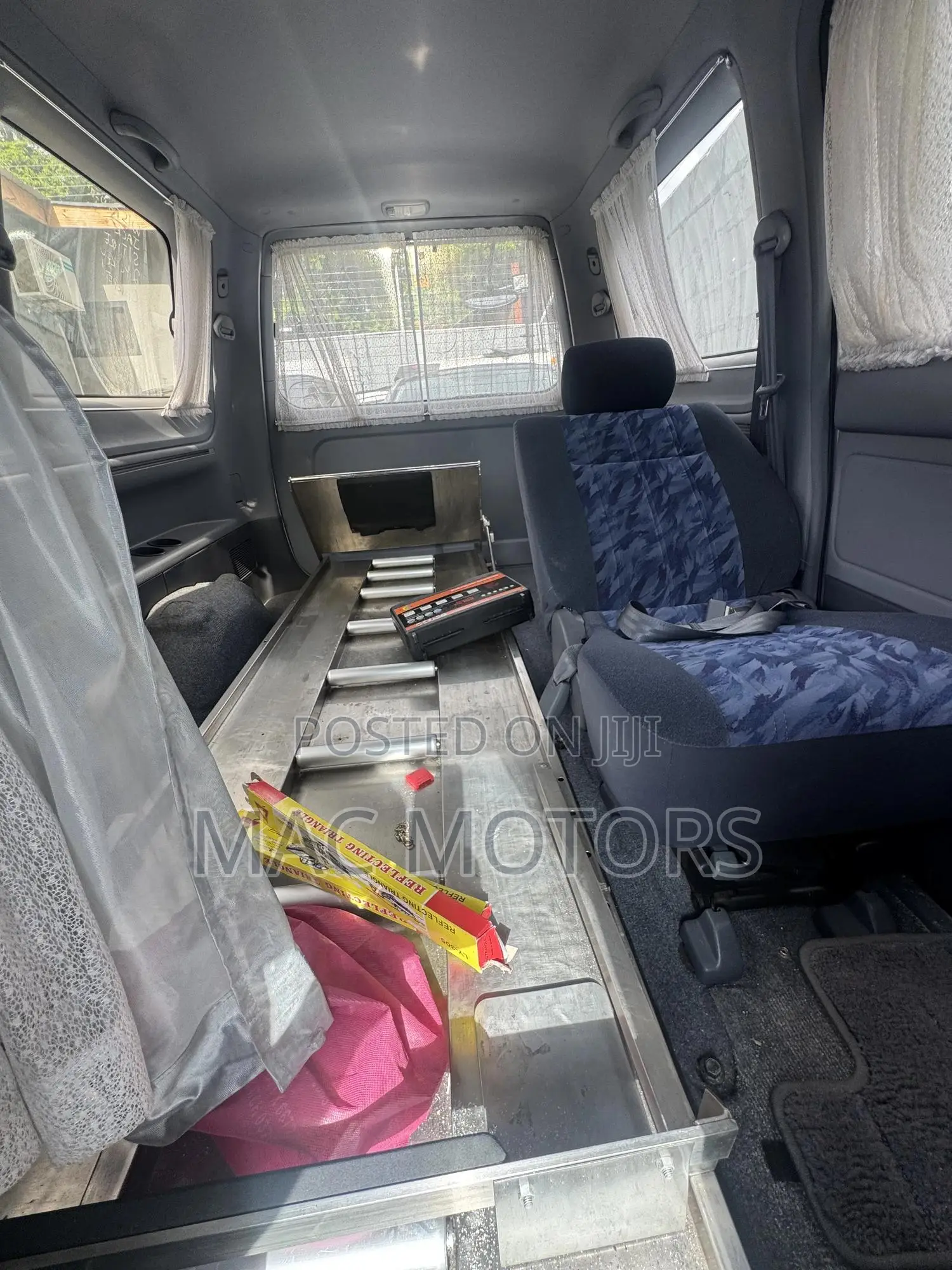Toyota Noah 2001 Silver