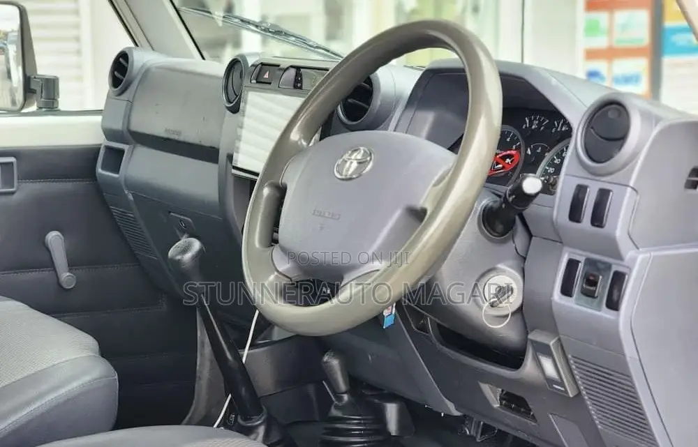 Toyota Land Cruiser 2008 White